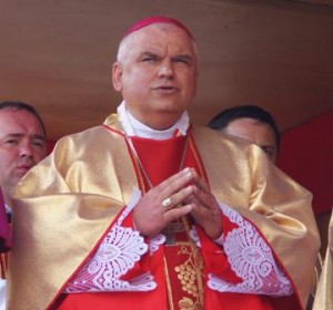 Biskup pomocniczy diecezji rzymskokatolickiej Odesa-Symferopol, biskup Jacek Pyl, omi, dzięki służbie informacji religijnej Ukrainy